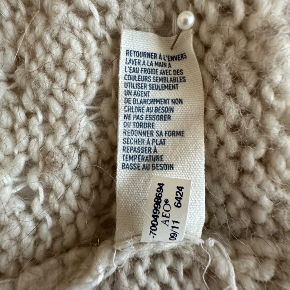 American Eagle Outfitters Women's M Creamy Sleeved Scooped Neck Knit Sweater Top - Picture 14 of 15